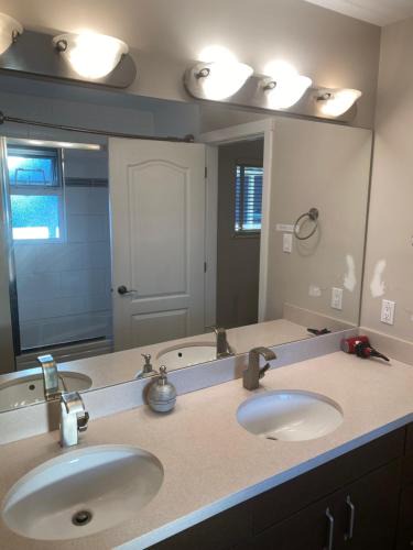 Richmond House | Large suite with separate bathroom