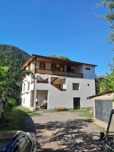 Akhali Ubani House | taisya guest house