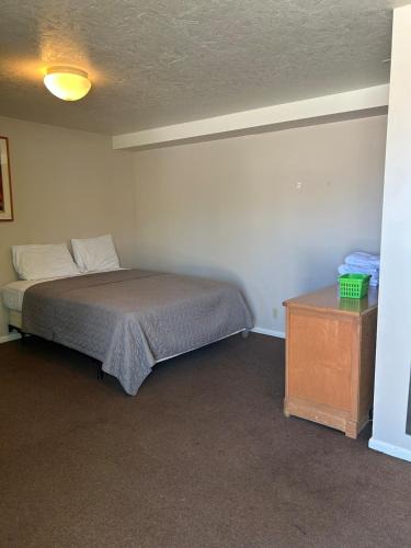 Garden City Hotel | Simple Motel Stay Suite