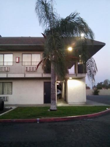 Oildale Hotel | The Lil Ho