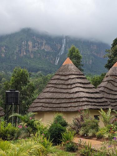 Eastern Region Hotel | Cwmbale Eco-Safari Lodges, Restaurant and Zoo.