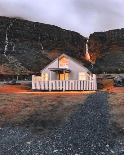 Hofn Ski Chalet | Old Cottages