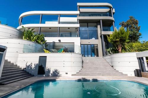 Hout Bay Villa | Magnificent 7 Bedroom Villa with breath-taking ocean and mountain views