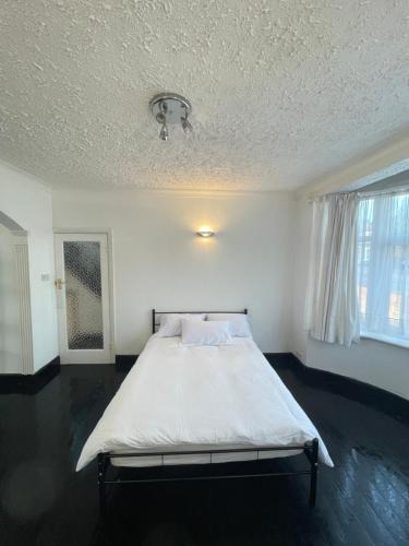 Lea Bridge House | Gorgeous space near central