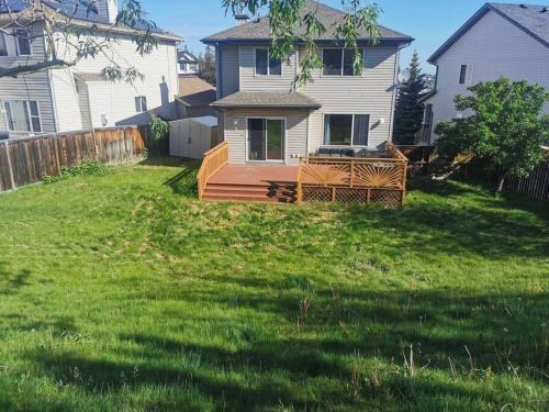 Panorama Hills Apartment | 3BR Home near Airport - Zen Living