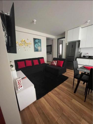 Coronel Gregorio Albarracin Lanchipa Apartment | Departamento de 3 habitaciones con cochera