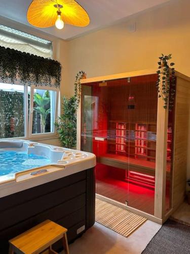 Charleroi Apartment | Spa détente pour une nuit unique