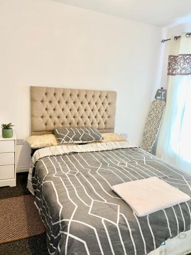 Waltham Abbey House | Homestay