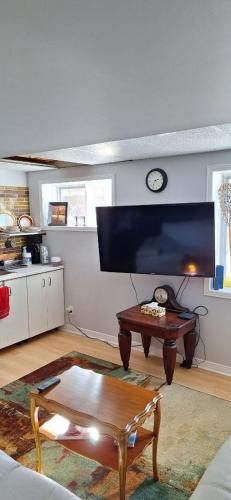 Ottawa Division House | Nature Retreat in the city