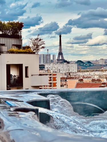 Issy-les-Moulineaux Apartment | Penthouse avec jaccuzzi vue sur la Tour Eiffel