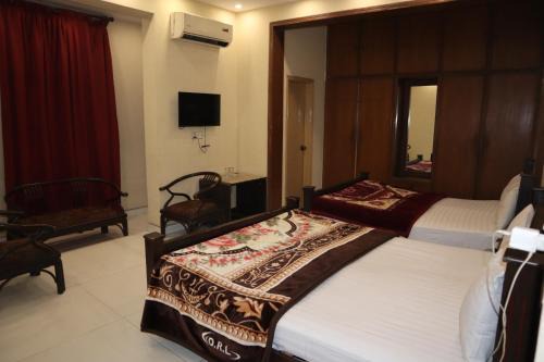 Lahore Hotel | 7 Eleven
