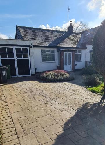 Stockport House | Shrigley cottage, quirky & quiet