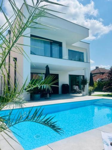 Graz-Straßgang Villa | Exklusive Designervilla mit Pool
