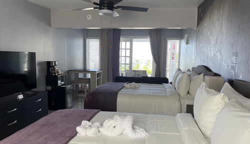 Deluxe Room, 2 Queen Beds, Air conditioning, Sea View