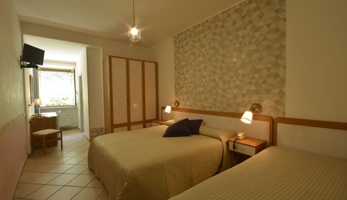 Basic Triple Room, Multiple Beds