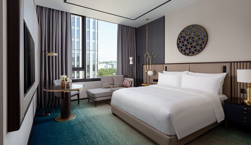 Classic Room, 1 King Bed, Accessible Bathtub