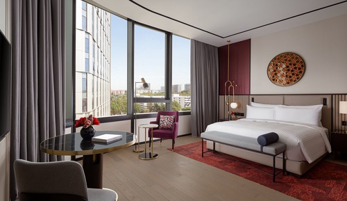 Junior Suite, 1 King Bed, Club Lounge Access