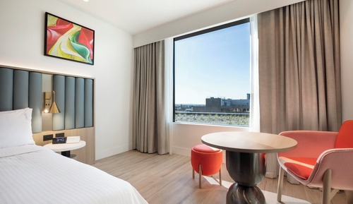 Standard Room, 1 King Bed