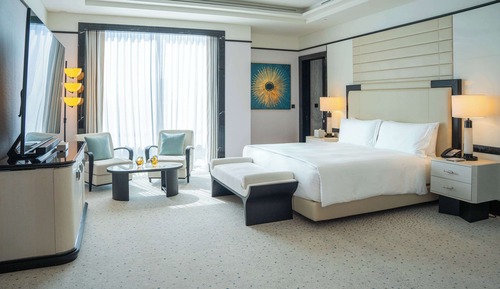 Deluxe Room, 1 King Bed, Accessible