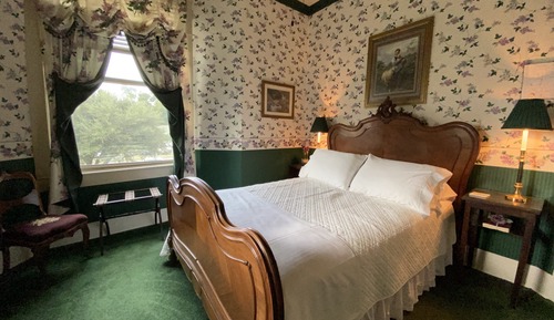 Traditional Studio Suite