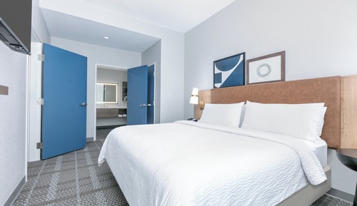 Suite, 2 Bedrooms, Roll-in Shower, Kitchen (Mobility Accessible)