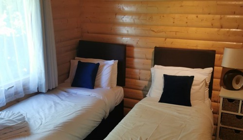 Comfort Cabin, 2 Bedrooms, Garden View