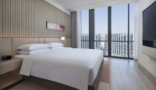 Suite King Bed (with sofa bed)