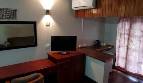Deluxe Room, City and Partial Sea View