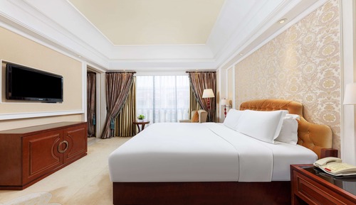 Deluxe Room, 1 King Bed, Garden View