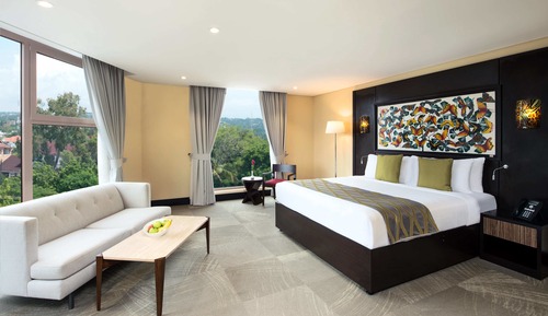 Executive Suite, 1 King Bed, Non Smoking, Courtyard View