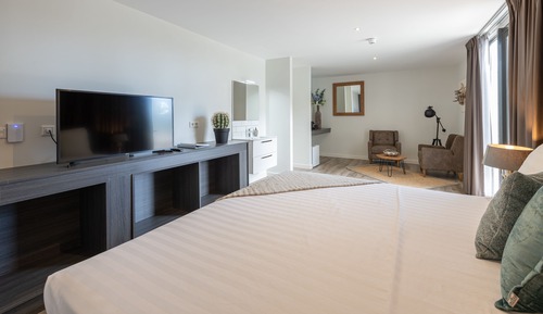 Suite, Pool View