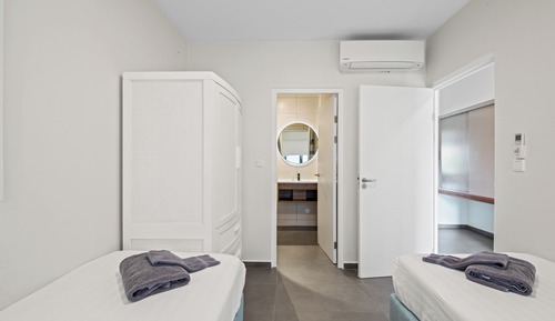 Deluxe Apartment, 2 Bedrooms, Partial Sea View