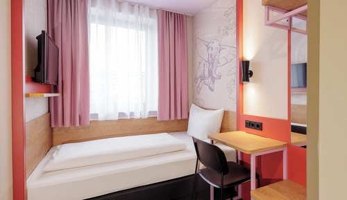 Basic Single Room (Street view)