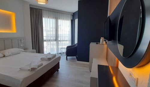 Standard Suite, 1 Double Bed, Garden View