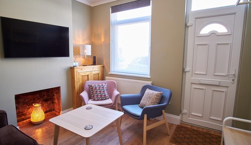 House (2 Bedrooms)