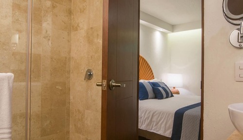 Master Suite-Terrace w Sea View