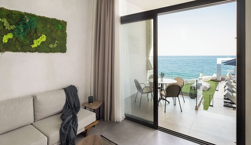 Deluxe Suite With Jacuzzi