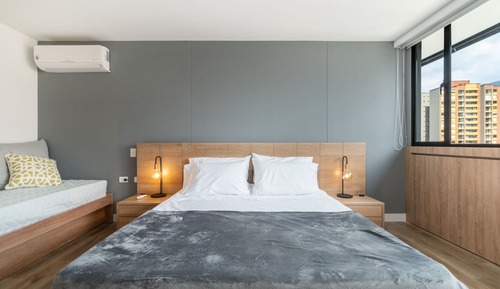 Studio Suite (908)