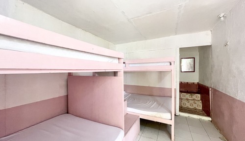Shared Dormitory, Multiple Beds
