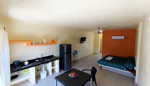 Junior Studio Suite, 1 King Bed, Pool View