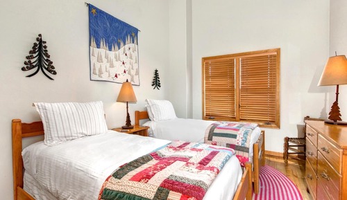 Studio (5 Bedrooms)