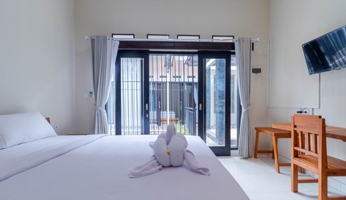 Deluxe Double Room, 1 King Bed, Non Smoking, Private Bathroom