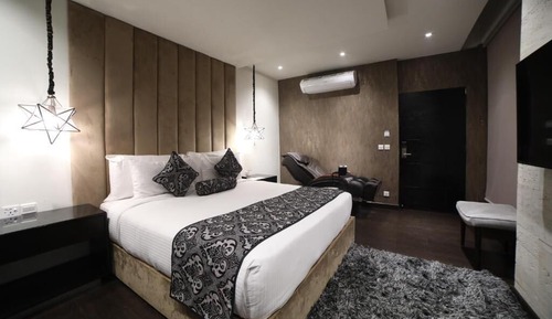 Deluxe Double or Twin Room