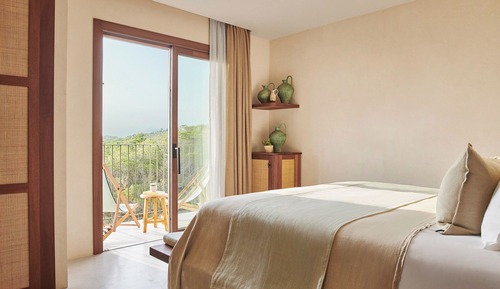 Room (Resort)
