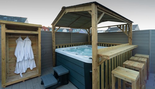 Superior Apartment, Private Bathroom (with Private Hot Tub)