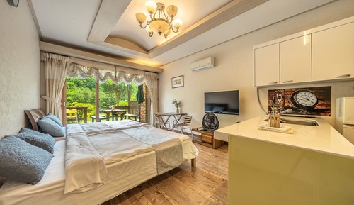 Basic Room, 1 Bedroom (forest103(private BBQ))