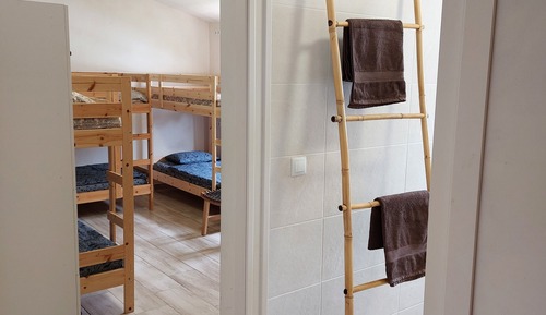 Shared Dormitory, Men only
