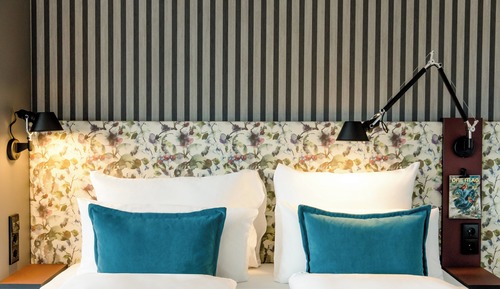 Business Room (with queen size bed)