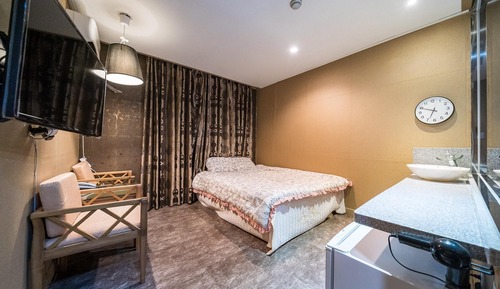 Room (Two beds)