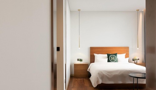Room (Sweet family)